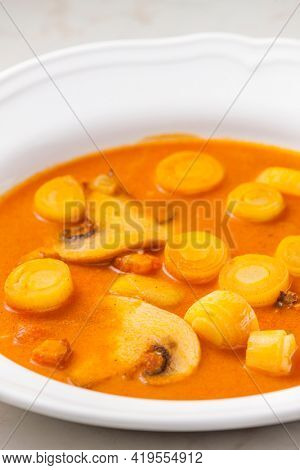 pork soup with mushroom and baco