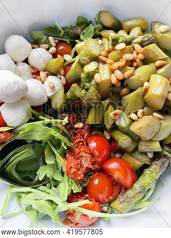 Fresh Vegeratian Salad With Green Asparagus, Mozarella, Tomatoes, Arugula And Pine Nuts. Healthy Lun