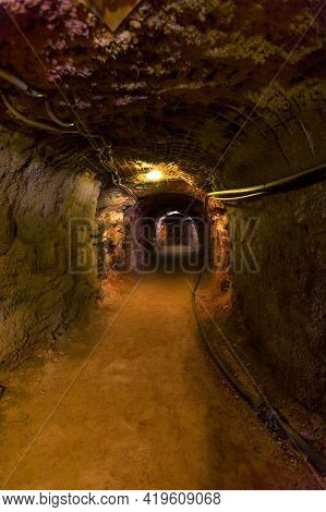 Tennant Creek, Australia - Aug 2019: Underground Tunnel Of Battery Hill Gold Mine. Old Museum Of Ten