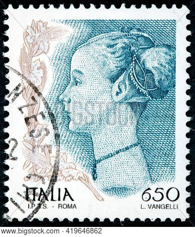 Italy - Circa 1998: A Stamp Printed In Italy Shows Portrait Of Woman By Antonio Di Jacopo Pollaiuolo