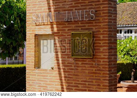 Boulliac , Aquitaine France - 05 04 2021 : Le Saint James Restaurant In Bouliac City Part Of Relais 