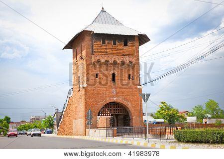 Tor Poartal Wahrzeichen der Stadt Targoviste der alten Hauptstadt der Walachei, (Tirgoviste), Rumänien.