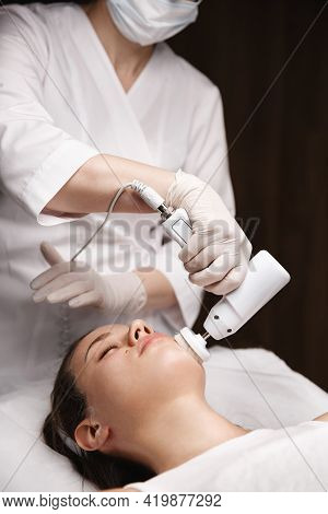 Gentle Exfoliation And Deep Scrubbing. Beauty Clinic Doctor Using Brossage Facial Cleansing Brush To
