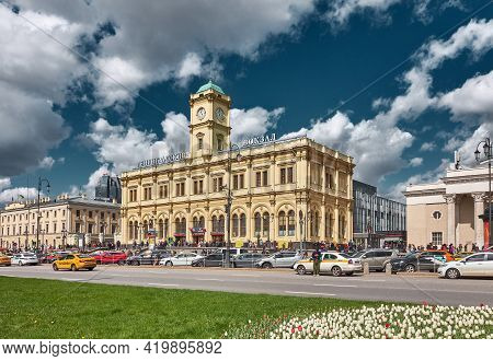 Moscow, Russia - May 07, 2021: Building Of The Moscow Leningradsky Railway Station On Komsomolskaya 