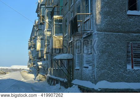 Russia, Vorkuta 23.02.2021 Sovetskiy Is An Abandoned Microdistrict Of Vorkuta, Earlier - An Urban-ty