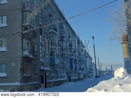 Russia, Vorkuta 23.02.2021 Sovetskiy Is An Abandoned Microdistrict Of Vorkuta, Earlier - An Urban-ty