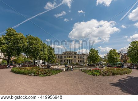 Frankfurt Am Main, Germany-may 03, 2021: Main Entrance Of The Zoo In Frankfurt With Society House
