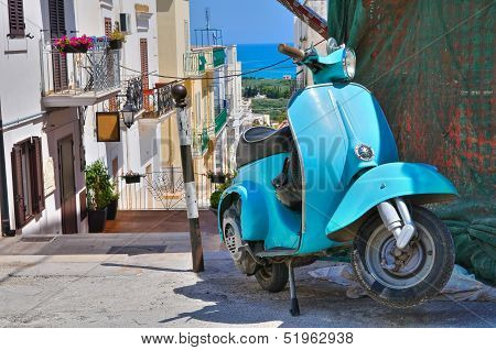 Alleyway. Mattinata. Puglia. Italy.