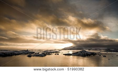 hands forming number 2014