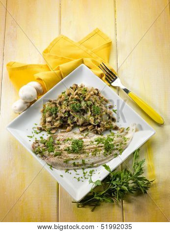 sole fish with sauteed mushroom