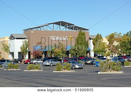 Sacramento, Usa - September 13: Walmart Store On September 23, 2013 In Sacramento, California.
