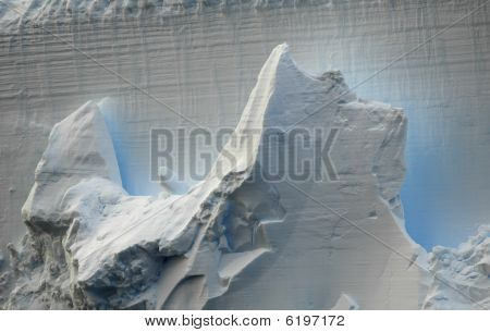 Reflexões azuis no Iceberg