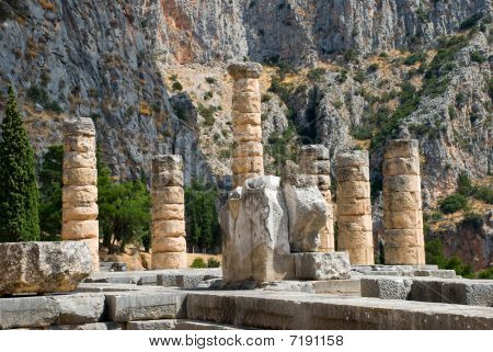 Apollon temppeli Delphi. Kreikka