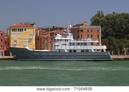 Yacht Axantha Two