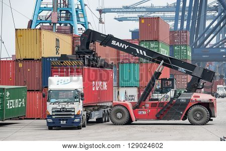 Hong Kong-may 7,2016:the Container Is Loaded / Unloaded At Kwai Tsing Container Terminals Is The Mai