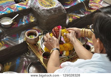 Men Doing Pray Of Lord Ganesha For Wedding