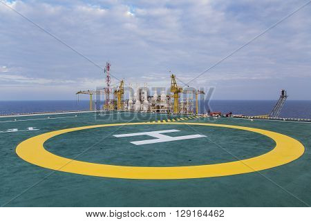 Helicopter landing pad at top deck floor of oil and gas processing platform