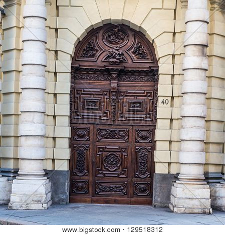 Turin - Devil Door