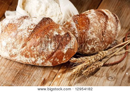 테이블에 신선한 빵