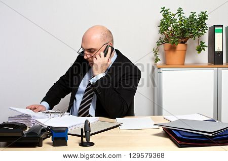 Manager provides important data to customer by phone