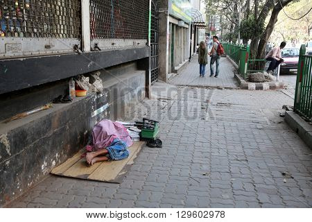 KOLKATA - FEBRUARY 09: Homeless people sleeping on the footpath of Kolkata. on February 09, 2014 in Kolkata, India