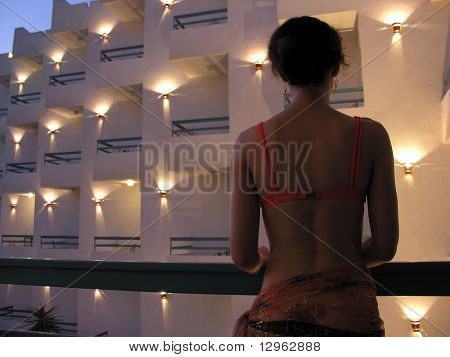 dietro la ragazza in hotel