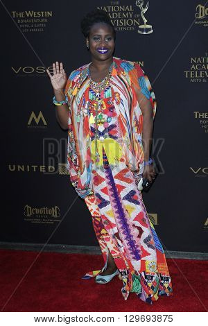 LOS ANGELES - APR 29: Jennifer Singleton at The 43rd Daytime Creative Arts Emmy Awards at the Westin Bonaventure Hotel on April 29, 2016 in Los Angeles, CA