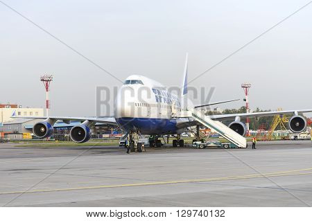 Boeing 747 Transaero Waiting For Boarding.