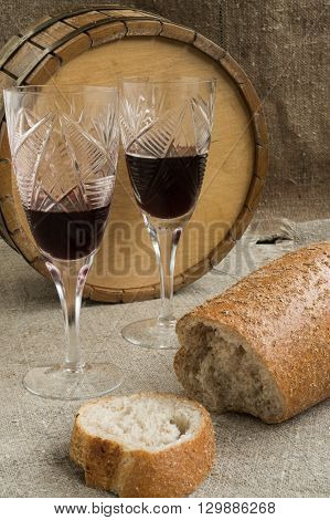 Octave bread and two wineglasses are on sacking