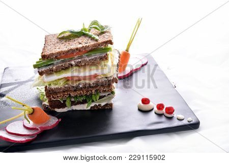 Asparagus Sandwich With Vegetables