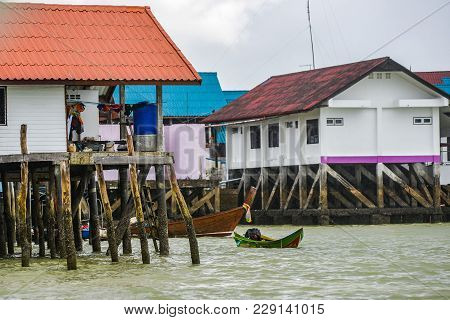 Canoeing At Koh Hong Islandphang-nga, Thailand Thailand 21 May 2017 : Koh Panyee Settlement Built On