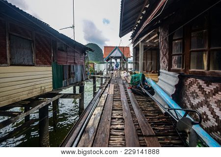 Canoeing At Koh Hong Islandphang-nga, Thailand Thailand 21 May 2017 : Koh Panyee Settlement Built On