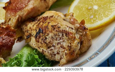 Farrouj Meshwi - Lebanese Garlic Chicken , Close Up