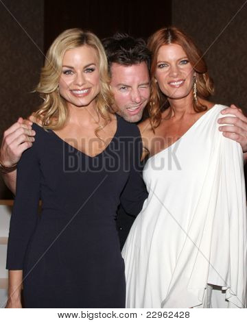 LOS ANGELES - 26 AUG: Jessica Collins, Michael Muhney, Michelle Stafford bijwonen van de jonge & Rest