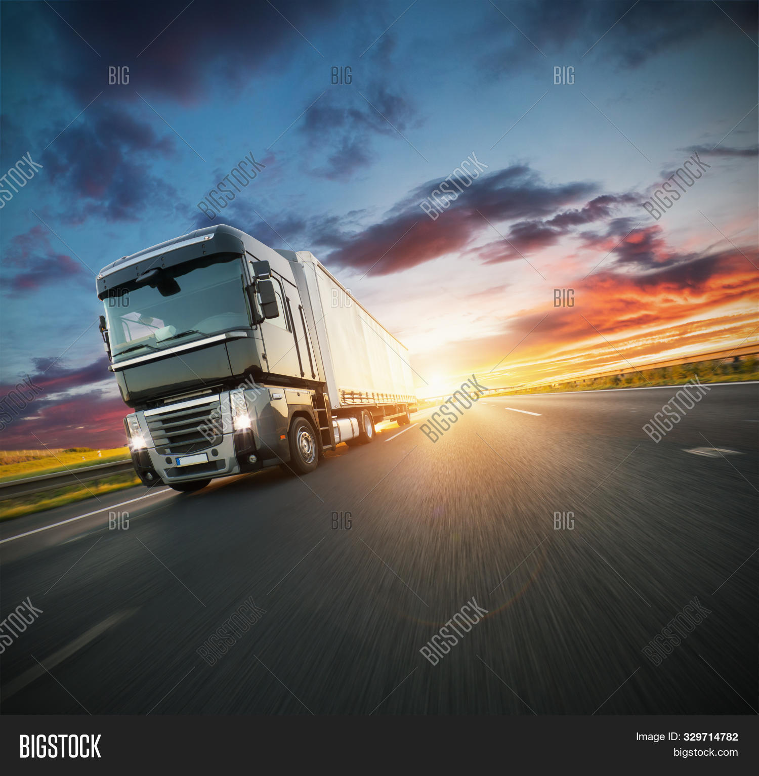 Открытка с днем дальнобойщика мужу. Открытка с днем дальнобойщика. С днём дальнобойщика картинки. С днем дальнобойщика поздравления. С днем дальнобойщика.