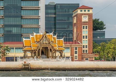Bangkok City, Thailand - March 17, 2019: Chao Phraya River. Red Brick Clock Tower Of Old Railway Sta