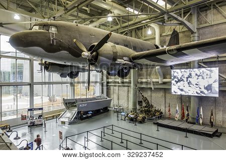 New Orleans, Usa - Dec 18, 2017: A Life-size Us World War Ii Plane Hanging Over The Lobby Of The Nat
