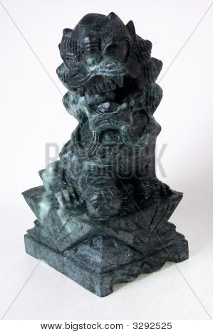 Löwe-statue