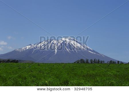 Mt.Iwate i błękitne niebo