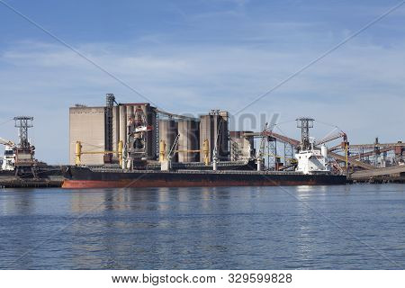 Industrial Area In The Port Of Rotterdam In The Netherlands. Port Of Rotterdam Zuid Holland/netherla