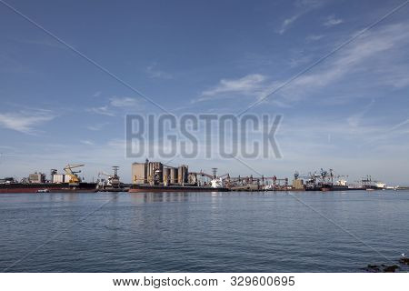 Industrial Area In The Port Of Rotterdam In The Netherlands. Port Of Rotterdam Zuid Holland/netherla