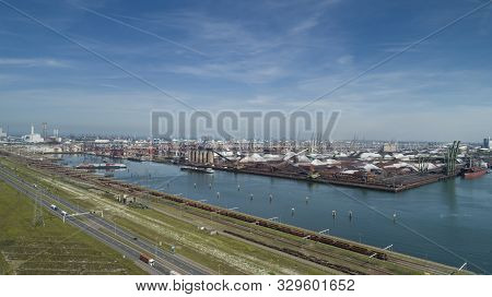 Industrial Area In The Port Of Rotterdam In The Netherlands. Port Of Rotterdam Zuid Holland/netherla