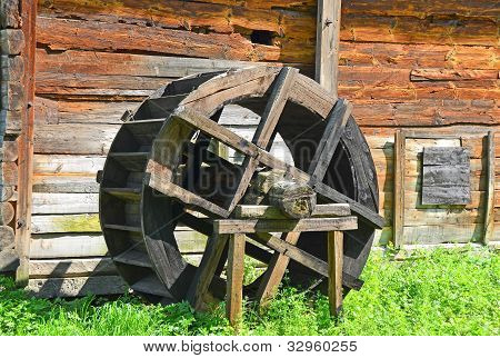 Vintage vatten kvarnhjul