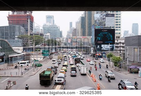 Bangkok,thailand-01 Apr 2018: A Traffic Chaos In The City In Bangkok