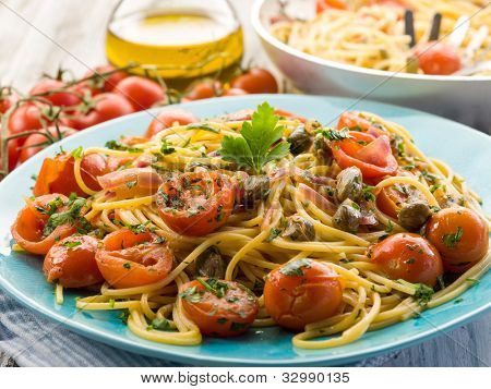 gitaar spaghetti met pachino tomaten en kappertjes