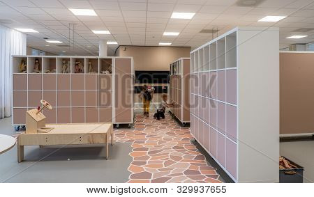 Nijmegen / Netherlands-september 13, 2019: Modern School Building For Children Up To 12 Years Old. V