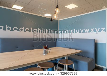 Nijmegen / Netherlands-september 13, 2019: Modern School Building For Children Up To 12 Years Old. V