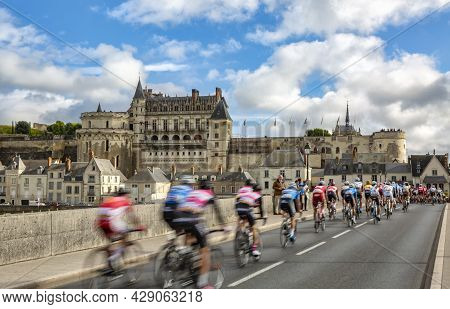 Amboise,france - October 8,2017: Blurred Image Of The Peloton Passing On The Bridge In Front Of Ambo