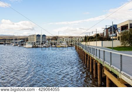 Alexandra Walk Over The North Esk River, The Longest River In Tasmania - Launceston, Tasmania, Austr