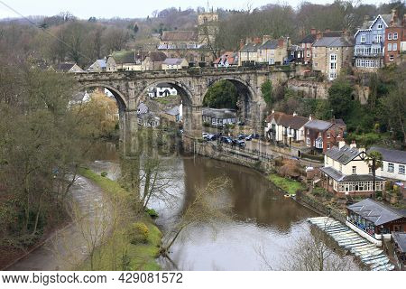 Knaresborough, Uk - April 1, 2018: Town Landscape And River Nidd Viewed From Castle In Knaresborough